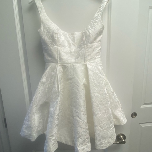 Showpo Stephane Mini Dress - Picture 1 of 3